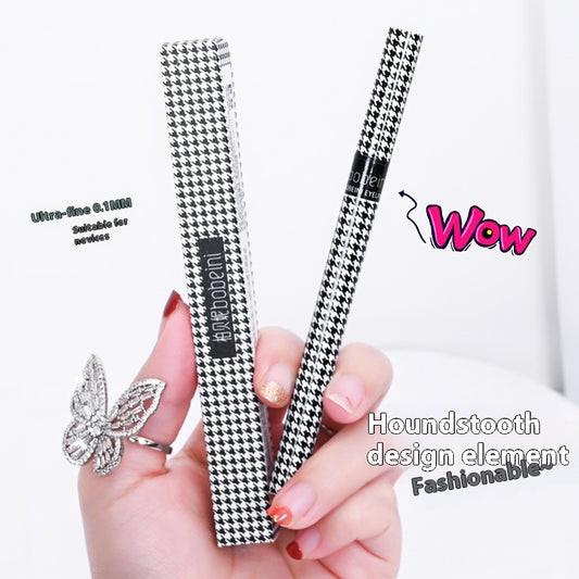Eyeliner Pen Is Extremely Fine To Prevent Sweating And Smudging