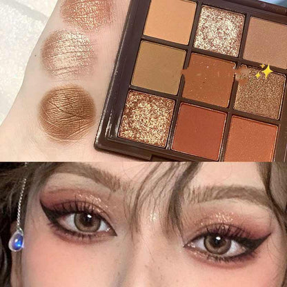 Palette de neuf fards à paupières Ciment Dark Punk Fumé Noir et Blanc Gris Métal Nacré